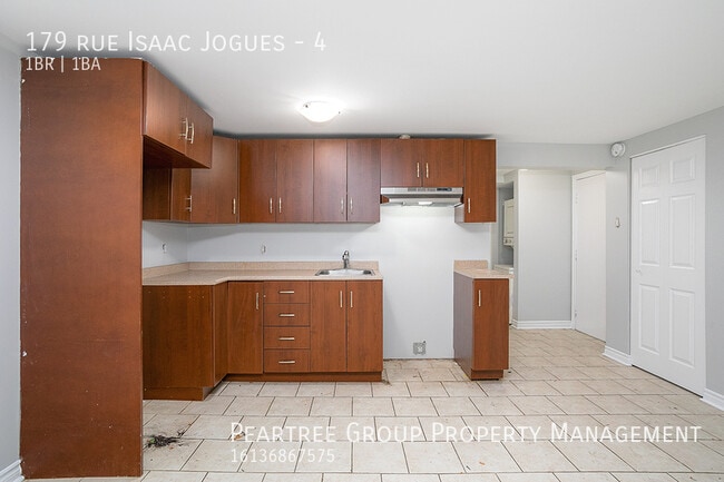 Photo - Intriguing Isaac-Big Bright Basement one Bedroom in Gatineau Unit 4