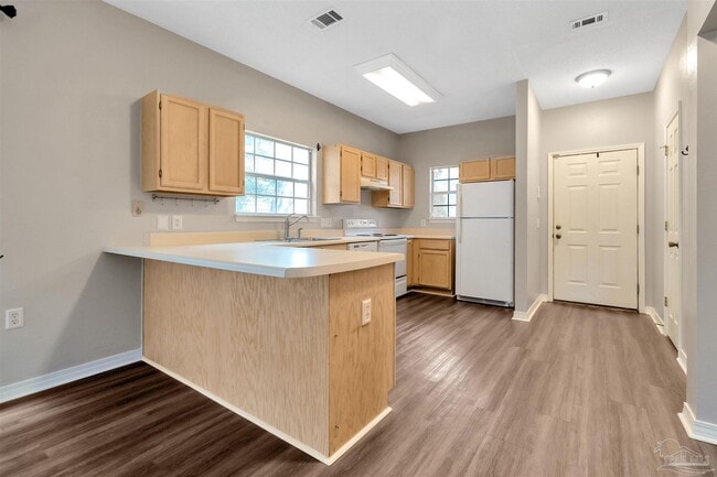 Photo - 208 Wildflower Ln
