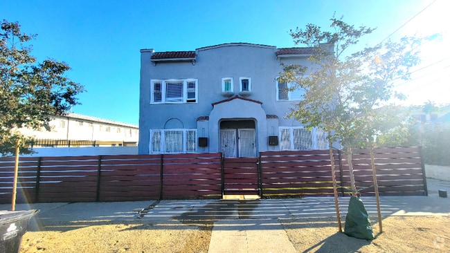 Building Photo - 3536 W 60th St Rental