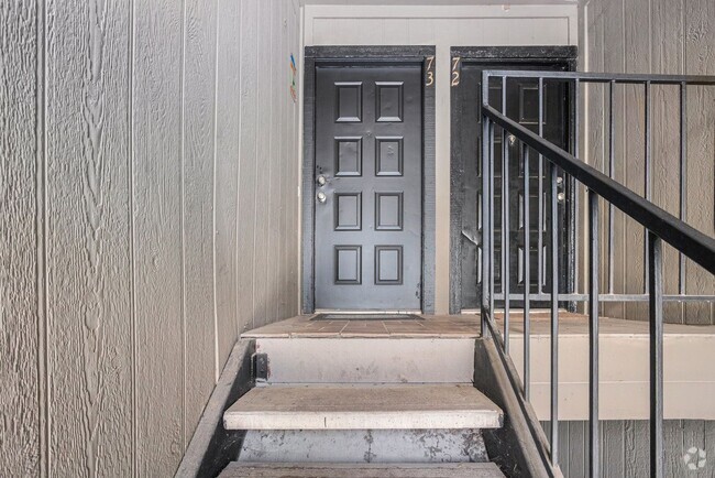 Building Photo - Excellent location under $1500! Rental