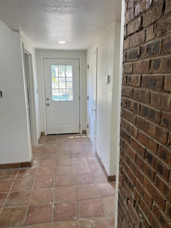 Photo - 210 E Cates St