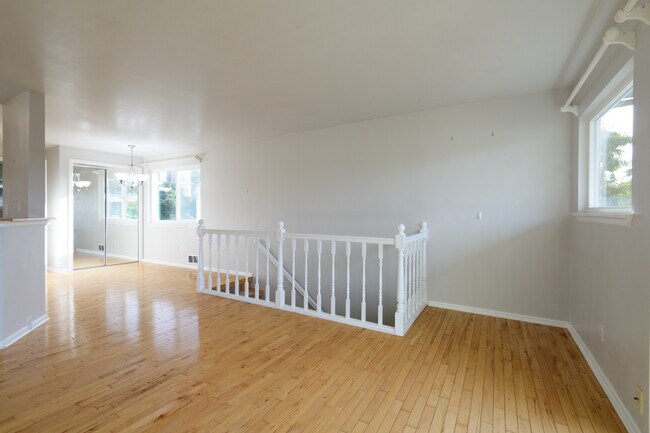 Photo - 901 5th Ave N