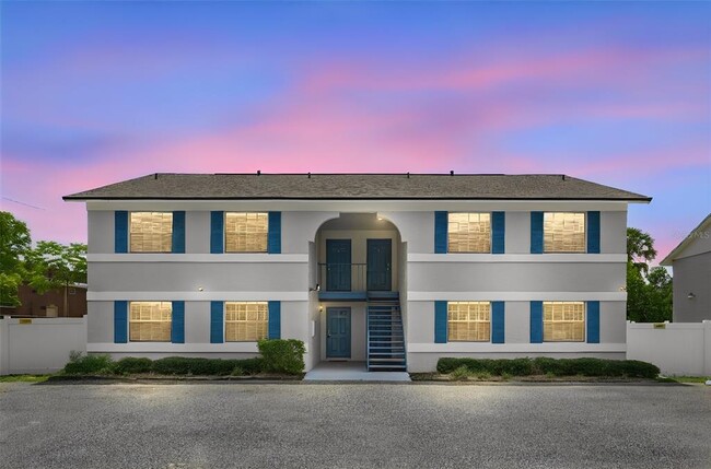 Building Photo - 10 N Fairfax Ave Unit 10
