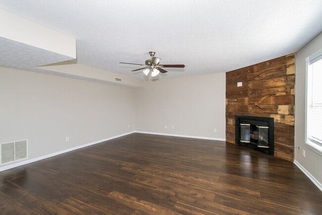 1099 Meadowview Ct