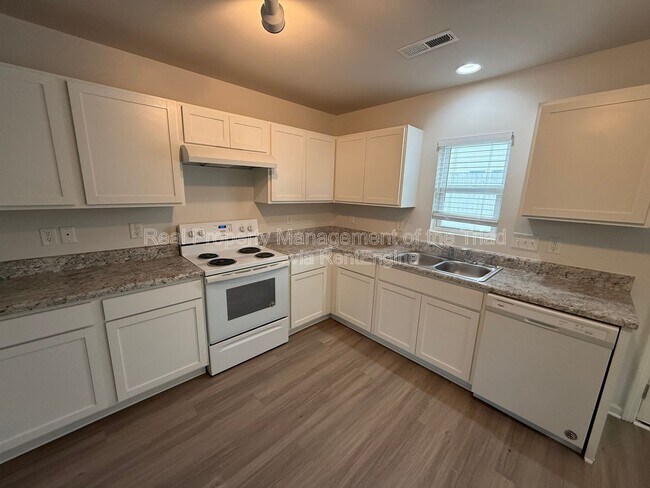 Photo - 3904 Vershire Ave