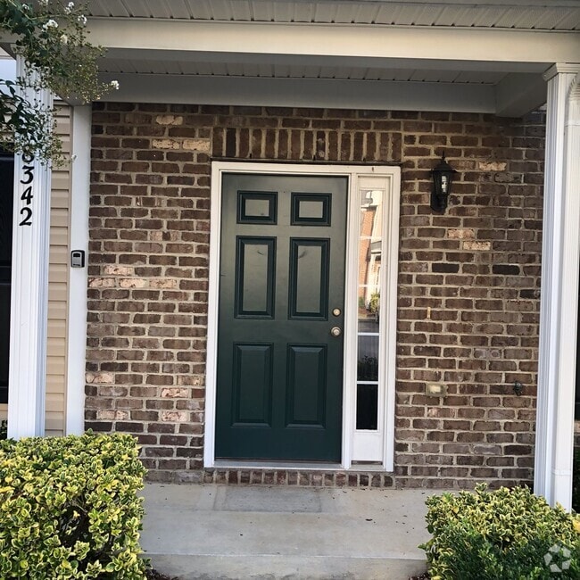 Building Photo - Amazing 3 Bedroom Home in North East Raleigh