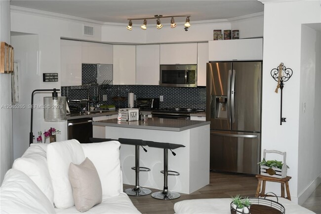 Photo - 1000 E Island Blvd Unit 303