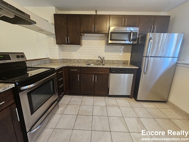 Photo - 150 North Beacon St Unidad 150 North Beacon Street