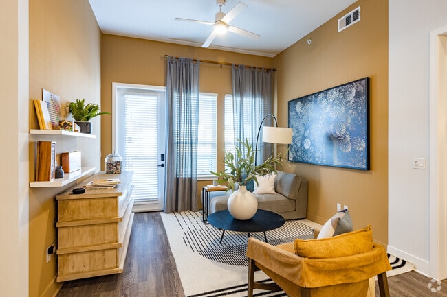 2 BR, 2 BA - 1,132SF