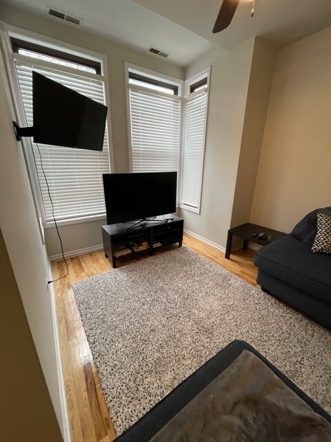 Photo - 1351 W Roscoe St Unidad 2