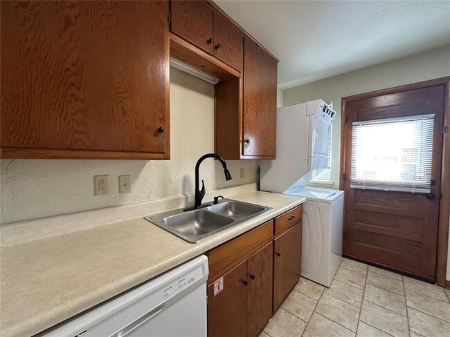 Photo - 500 Stinson St