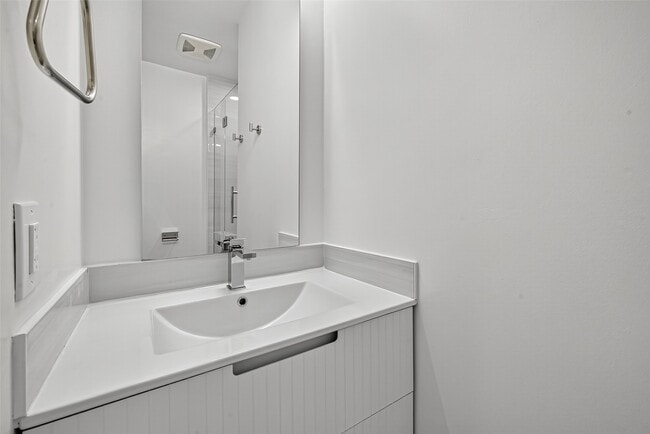 Building Photo - 2328 McClendon St