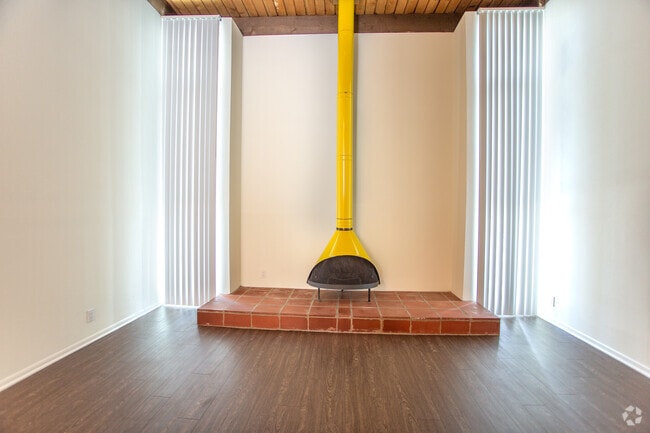 1HAB con Loft-700 ft² - Village Flats: Mid-Century Design with Modern Convenience