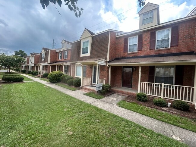 Building Photo - 940-702 Glenn Street, West Columbia, SC 29169