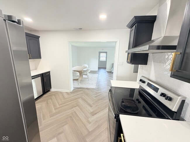 Photo - 11230 N College Ave