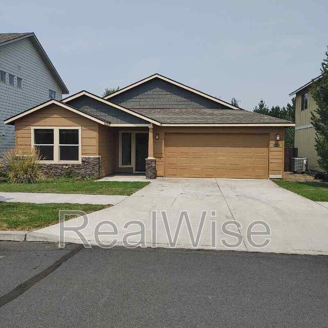 Building Photo - 3006 NE Red Oak Dr
