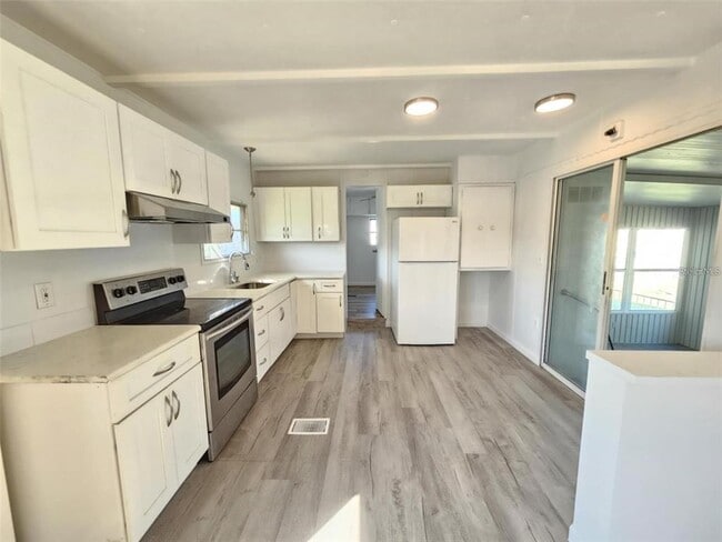 321 3rd St Dr W