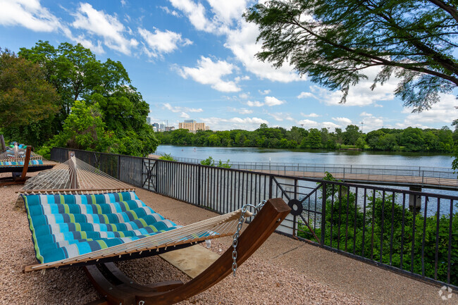 The Breakers on the Lake - The Breakers on the Lake Apartments