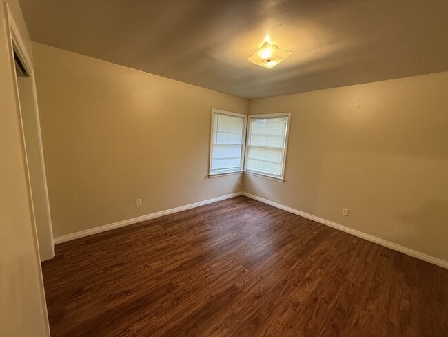 Photo - 608 W Kings Rd
