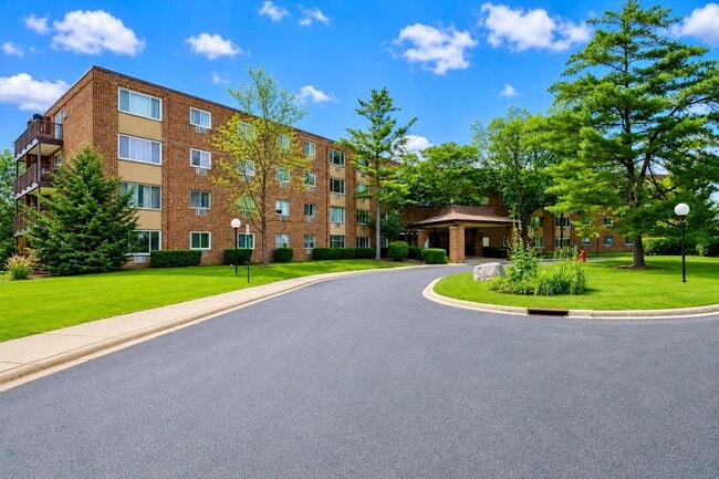 Building Photo - 1500 Robin Cir Unit 418