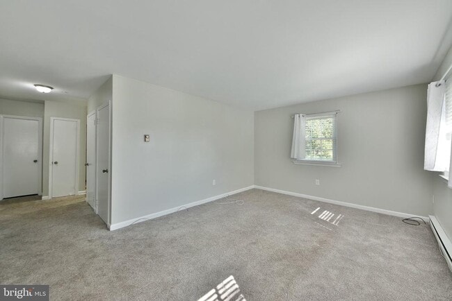 576 Meadowbrook Ave
