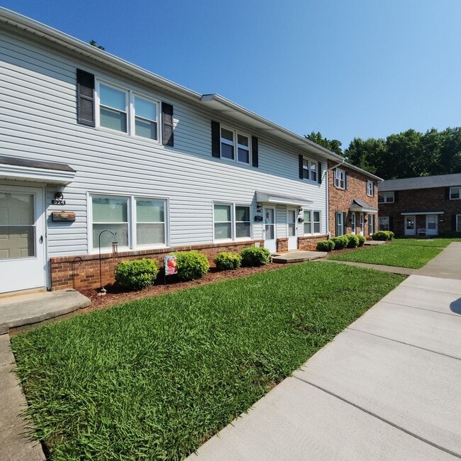 2 Bedroom Townhouse Apartment FOR RENT in ... - 2 Bedroom Townhouse Apartment FOR RENT in ...