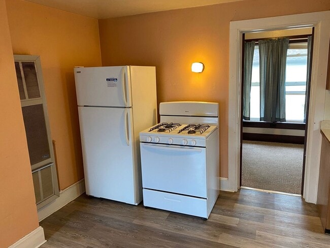 Building Photo - 114 S 3rd Ave Unit Upper Rental