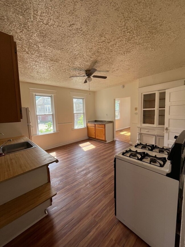 Photo - 2 bed 1 bath located right off Brady St - ... Unidad #1 Lower Front