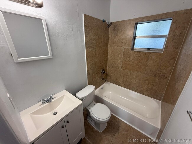 Building Photo - 532 NW 13th Ave Unit 1