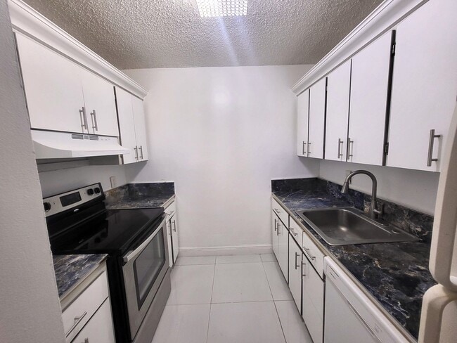 Photo - 8260 SW 210th St Unidad 211