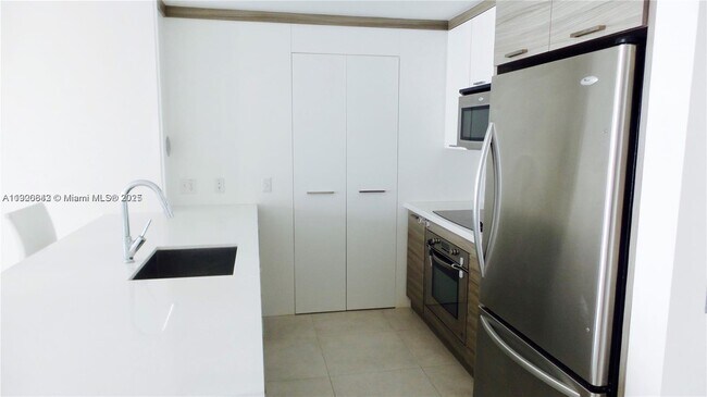 Photo - 300 S Biscayne Blvd Unit T-1814