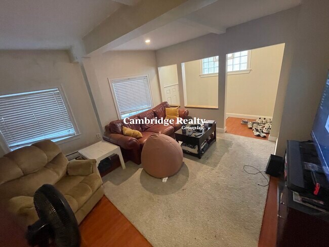 Building Photo - 305 Cardinal Medeiros Ave Unit 1 Rental