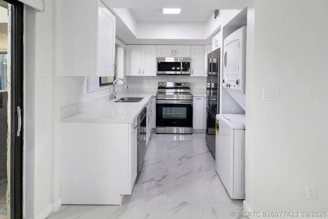 2590 Coral Springs Dr