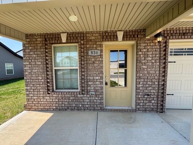 Photo - Gorgeous, Like New Home For Rent in Sango!