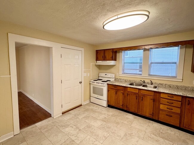 Photo - 132 N Elm St Unit U1