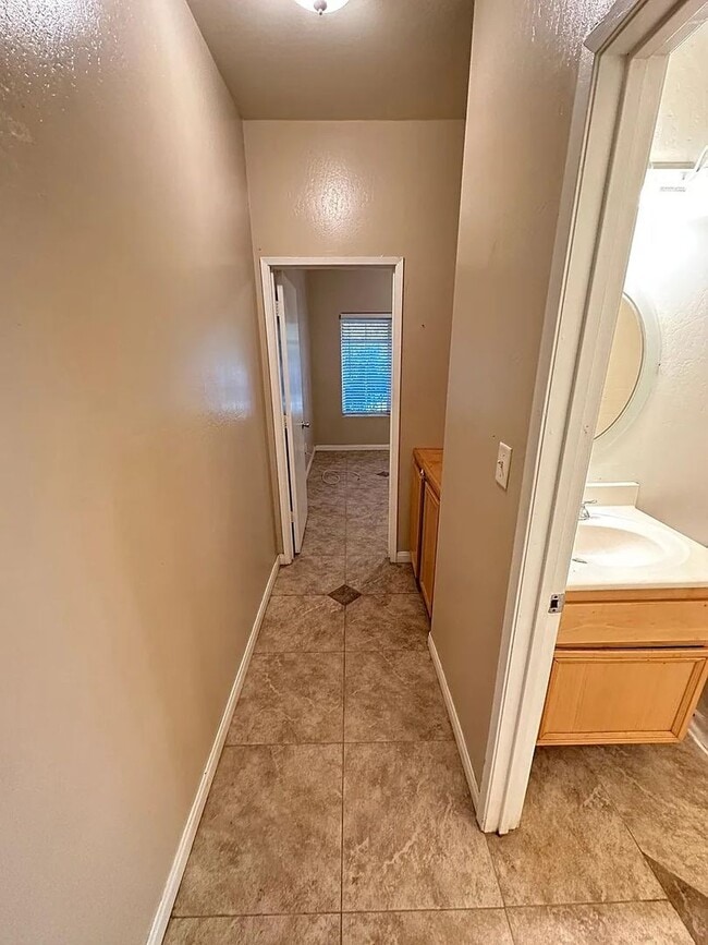 Photo - Well Maintained Single Family Home in Bakersfield, CA