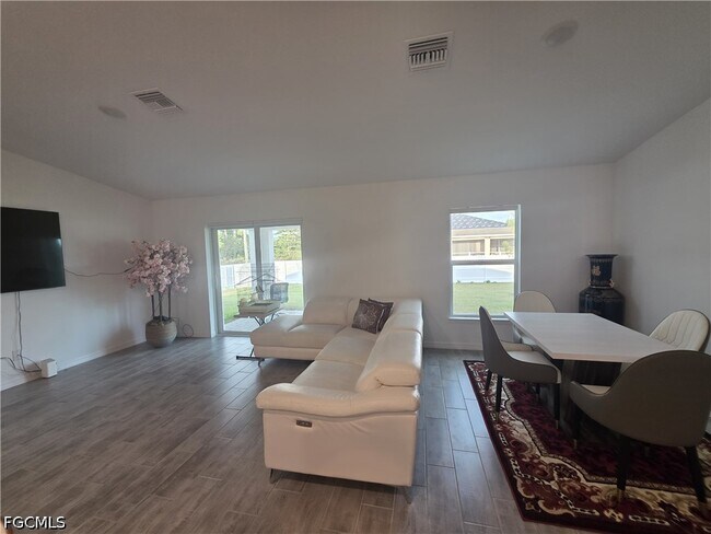 Photo - 4421 NE 15th Pl