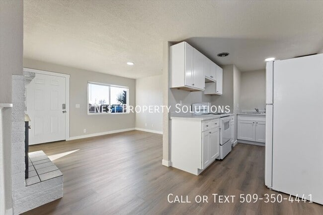 Photo - 4460 Circle Pl NE Unit 2
