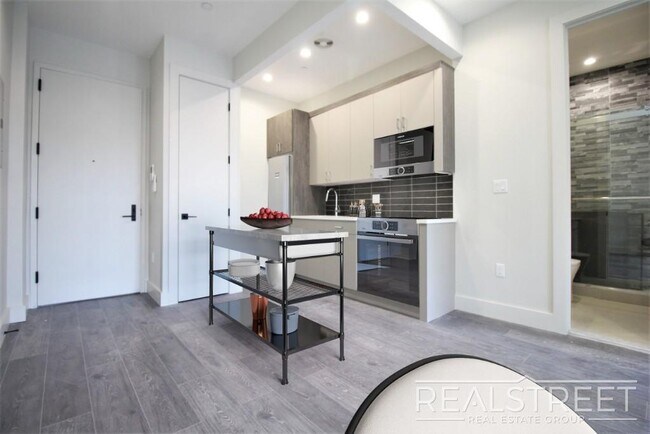 Photo - 697 Dekalb Ave