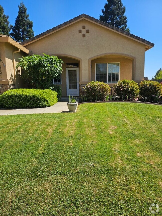 Building Photo - 3bed 2bath Rental