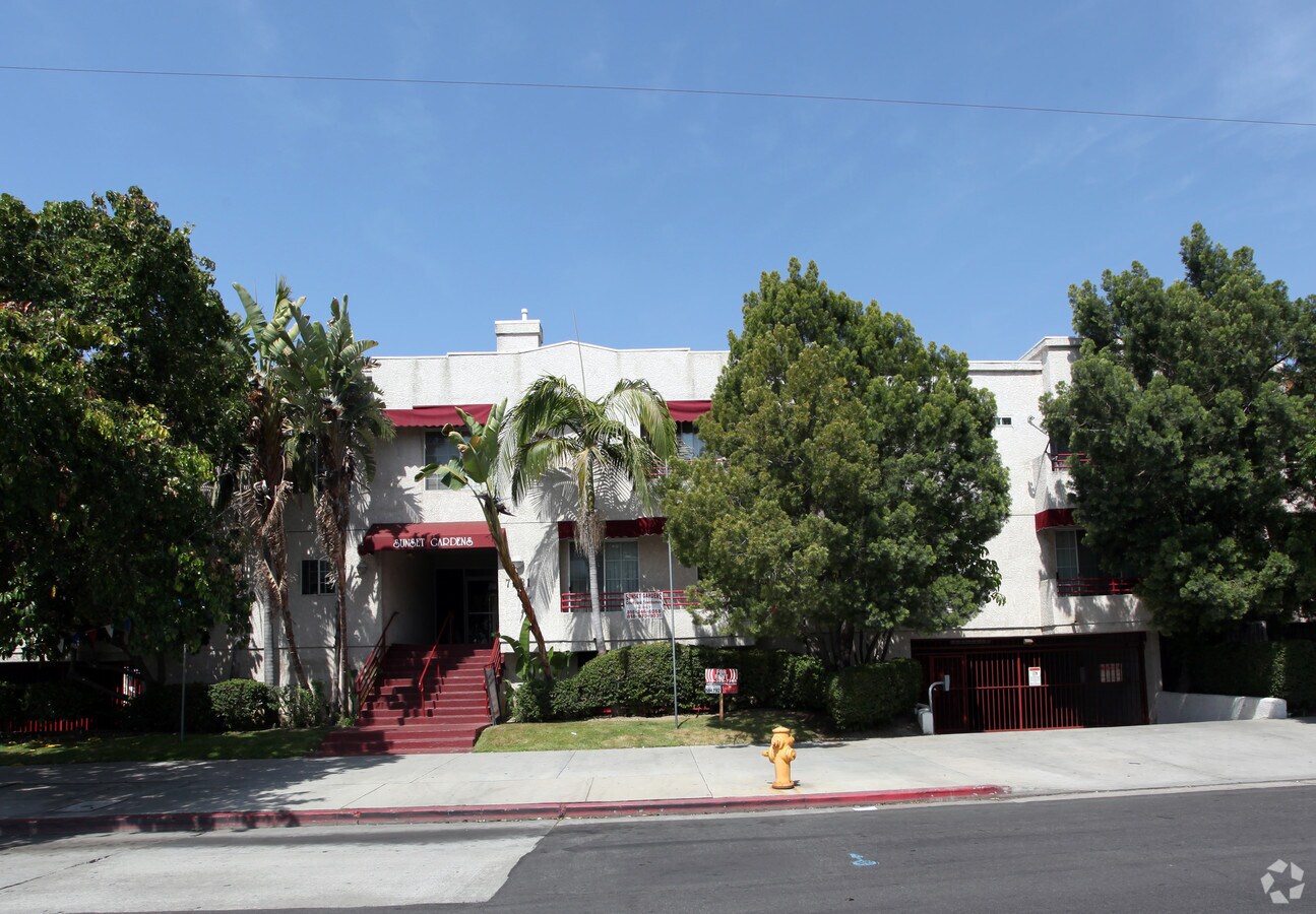 Sunset Gardens Courtyard - Sunset Gardens Courtyard
