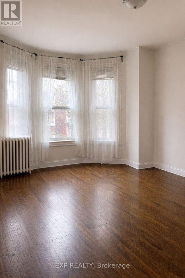 Photo - 190 Dunn Ave