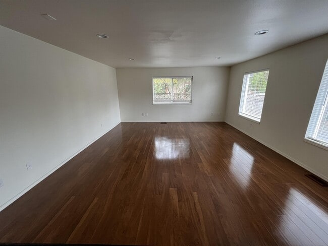 Photo - 103 E Grand St