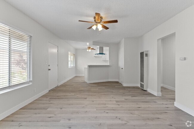 Building Photo - 147 S Magnolia Ave Rental