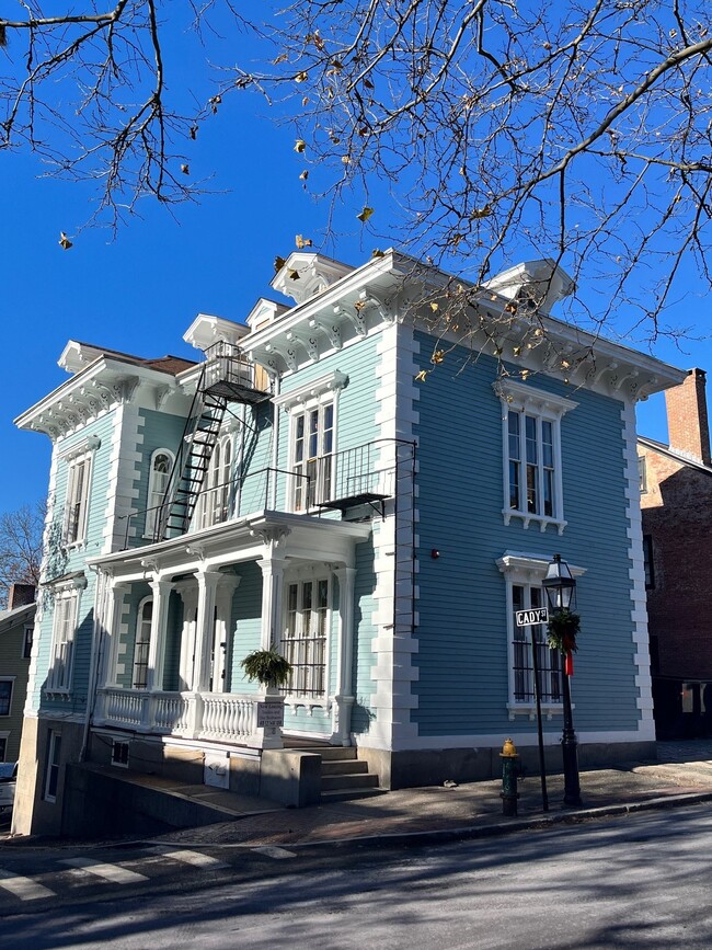 122 Benefit Street Apartment Homes