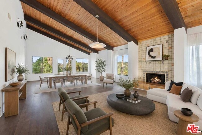 4912 Llano Dr
