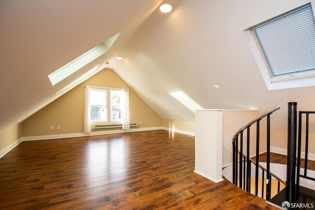 Photo - 205 Bonview St