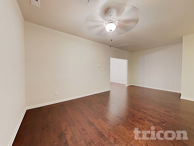 Photo - 139 Hickory Station Ln