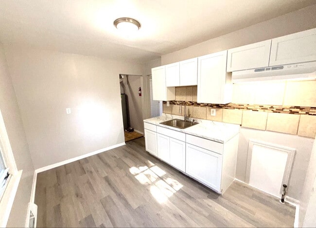 Photo - 11260 Fisher Ave