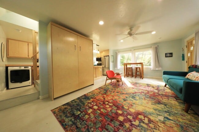 Photo - Artsy Studio in Westhaven with Attic Bedroom